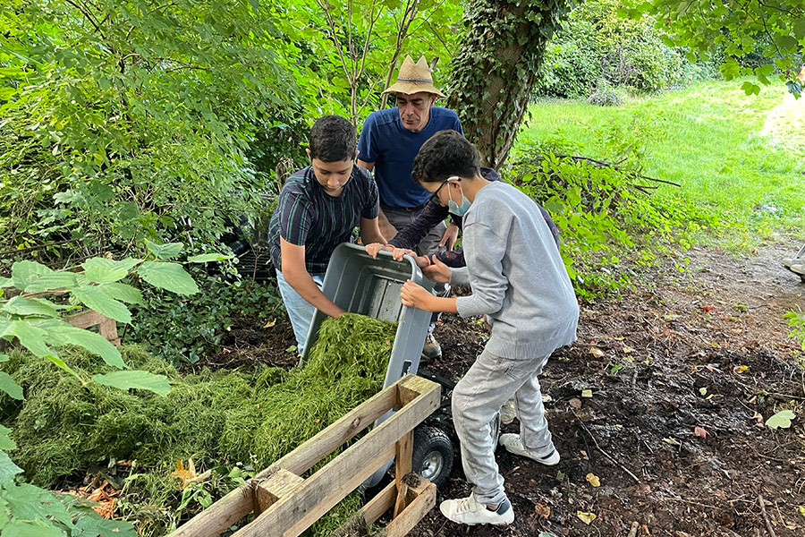 Atelier jardinage à l'école secondaire