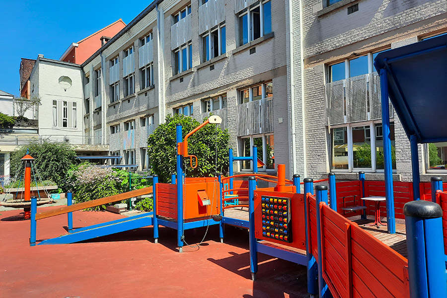 École fondamentale et centre de jour pour enfants scolariésé